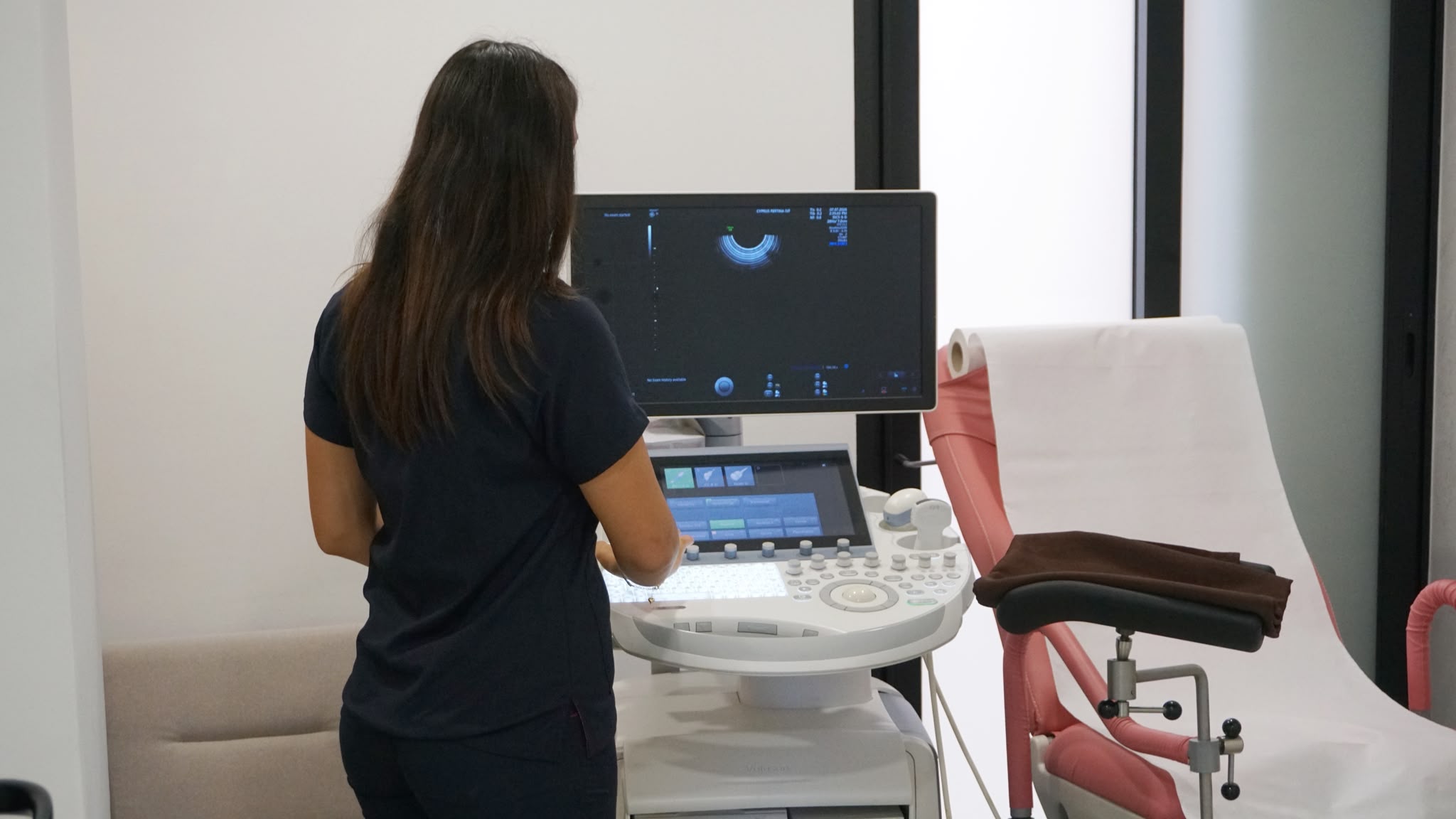 La salle d'échographie de Fertina IVF